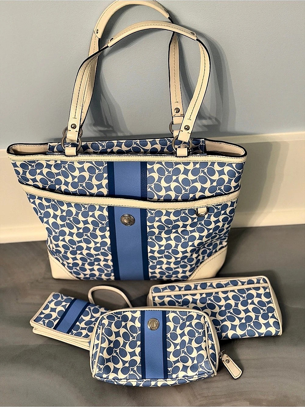 Coach Chelsea Heritage Signature Stripe 4-Pc Set Blue White Tote Wallet Wristlet